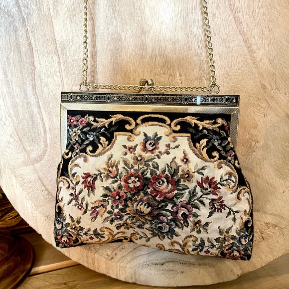 Vintage black & white floral tapestry carpet mini purse with gold filigree trim - Picture 2 of 4